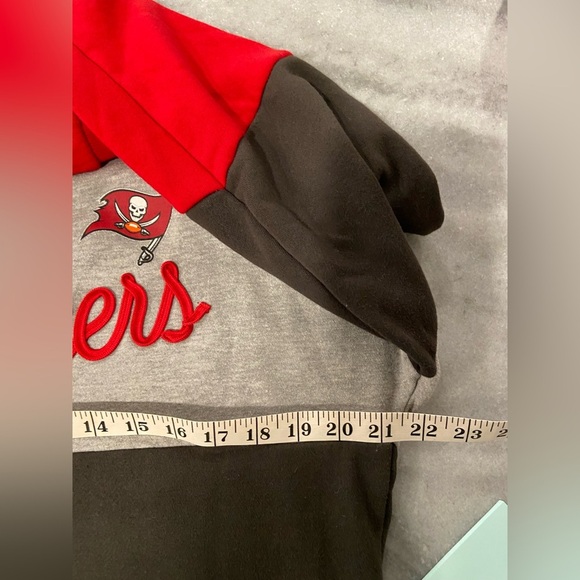 Tampa Bay Buccaneers Size M Touch Outfield Deep V-Back Tie Pullover Sweatshirt - Picture 9 of 12